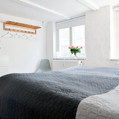 شقة Cozy 2-Bedroom Apartment In The Building From 1710 In The Center Of Copenhagen كوبنهاجن