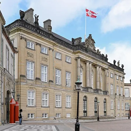 شقة Cozy 2-Bedroom Apartment In The Building From 1710 In The Center Of Copenhagen *