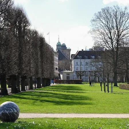 شقة Cozy 2-Bedroom Apartment In The Building From 1710 In The Center Of Copenhagen *