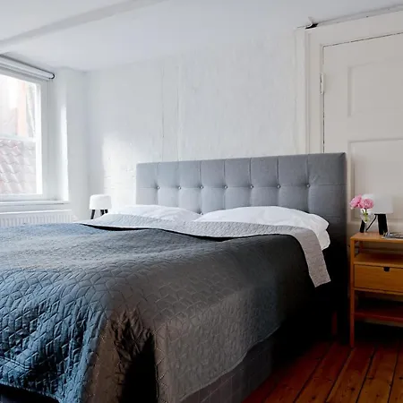 Cozy 2-Bedroom Apartment In The Building From 1710 In The Center Of Copenhagen *