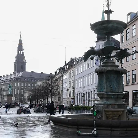 Cozy 2-Bedroom Apartment In The Building From 1710 In The Center Of Copenhagen