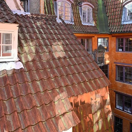 Cozy 2-Bedroom Apartment In The Building From 1710 In The Center Of Copenhagen شقة كوبنهاجن