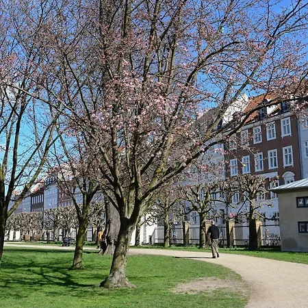 Cozy 2-Bedroom Apartment In The Building From 1710 In The Center Of Copenhagen *